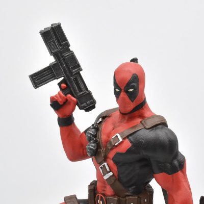 Estatua Resina Artesanal - Deadpool Com Arma