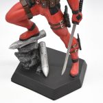 Estatua Resina Artesanal – Deadpool Com Arma Estatua Resina Artesanal - Deadpool Com Arma
