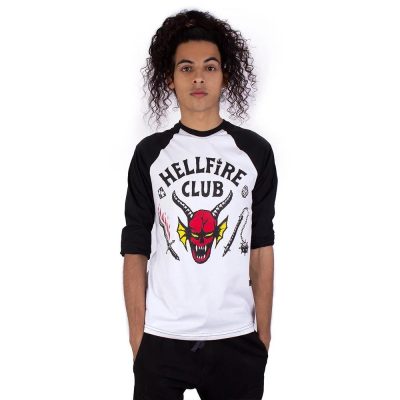 Camiseta Unissex Raglan Stranger Things Hellfire Club (Tam P) (Manga Longa)