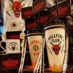 Copo Canudo Stranger Things Hellfire Fireball 1 Lt (Com Cordão) Copo Canudo Stranger Things Hellfire Fireball 1 Lt (Com Cordão)