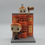 Funko Pop Deluxe Fred Weasley With Weasleys’ Wizard Wheezes #158 (Sem Caixa) Funko Pop Deluxe Fred Weasley With Weasleys' Wizard Wheezes #158 (Sem Caixa)