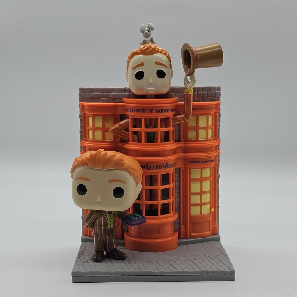Funko Pop Deluxe Fred Weasley With Weasleys' Wizard Wheezes #158 (Sem Caixa)