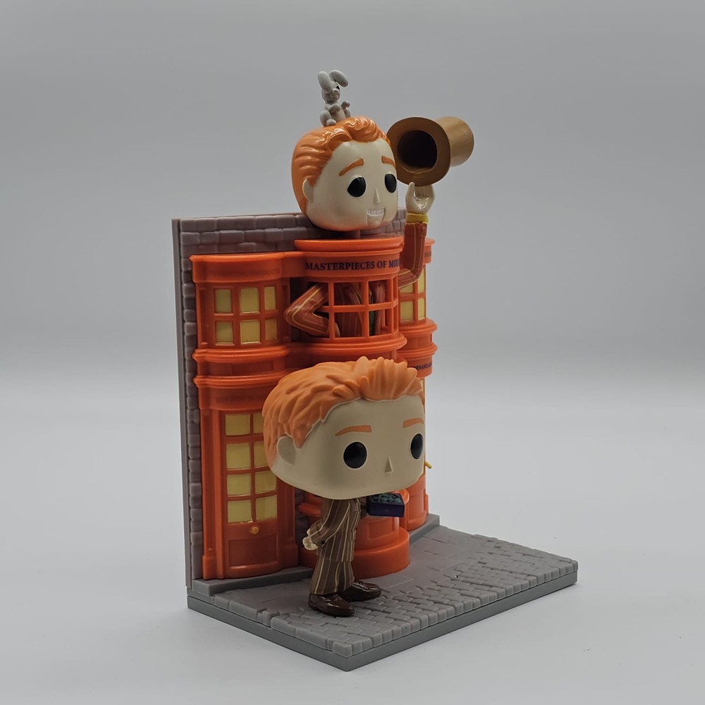 Funko Pop Deluxe Fred Weasley With Weasleys' Wizard Wheezes #158 (Sem Caixa)