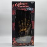 Luva Freddy Krueger - Neca (Caixa Foi Molhada)