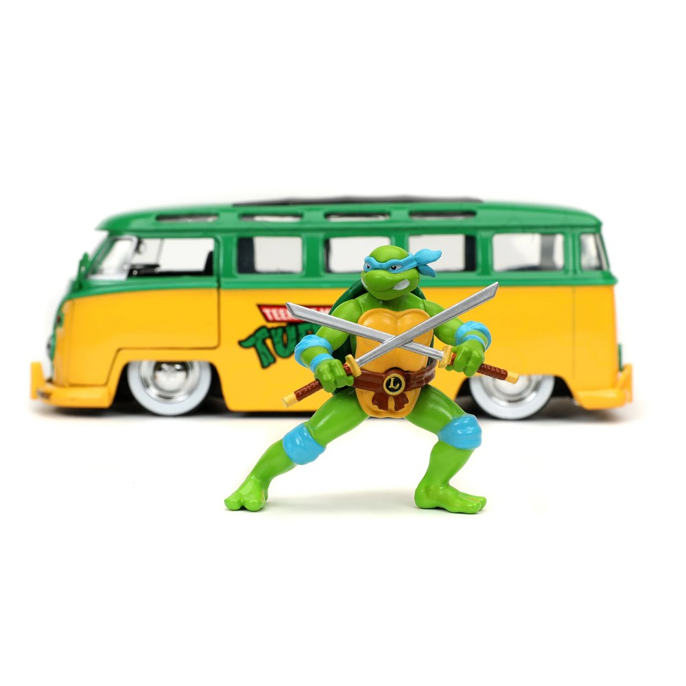 Carrinho Miniatura Jada 1:24 Vw Kombi 1962 Com Boneco Leonardo - Tartarugas Ninja